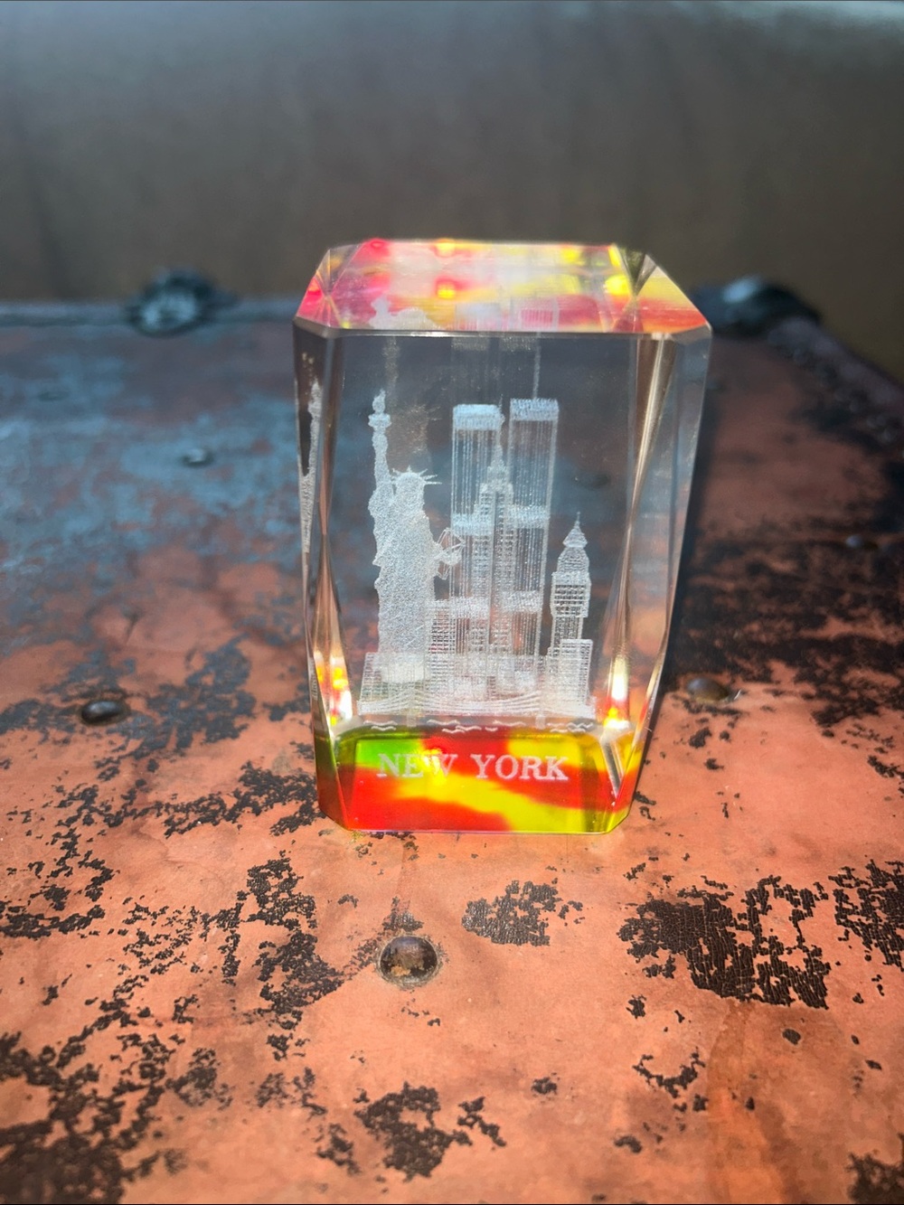 VINTAGE NEW YORK PRE 9/11 CRYSTAL KEEPSAKE BEAUTIFUL COLORS twin towers